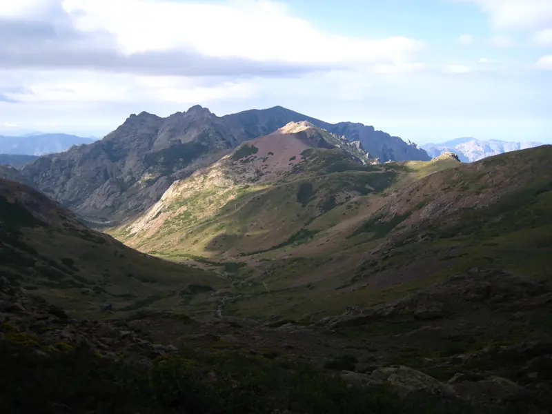 Vallée baignée de lumière