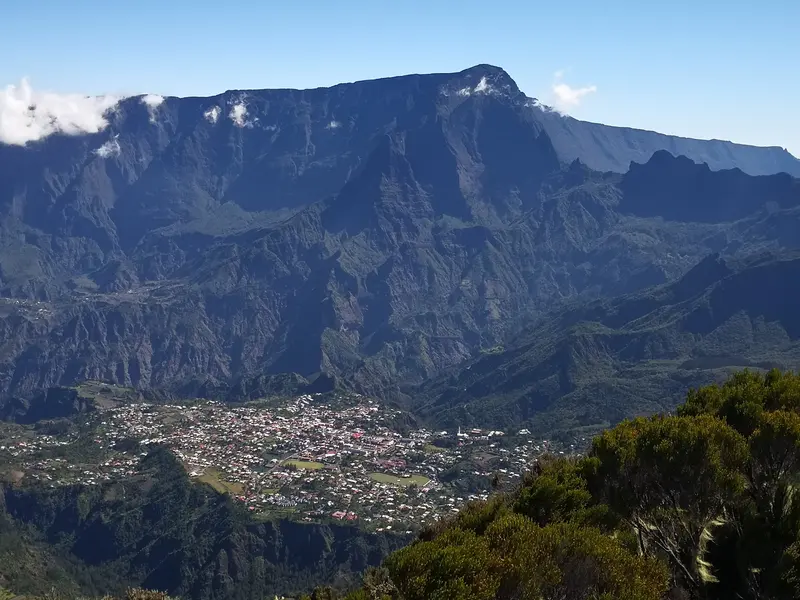 Un village niché au fond du cirque
