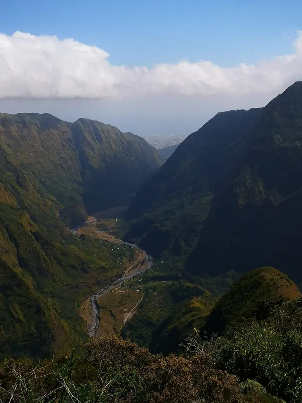 Une rivière au fond d’un ravin