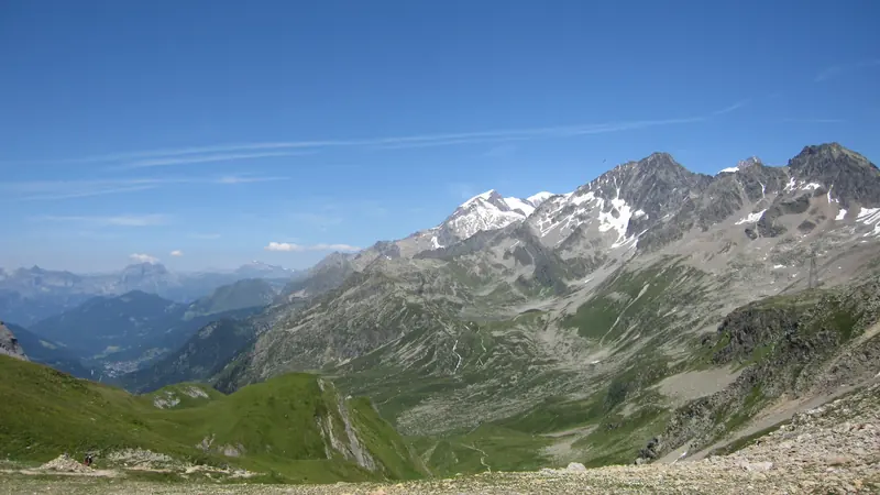 Panorama de montagne depuis le sentier
