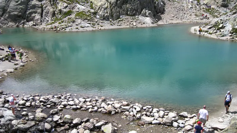 Un lac turquoise