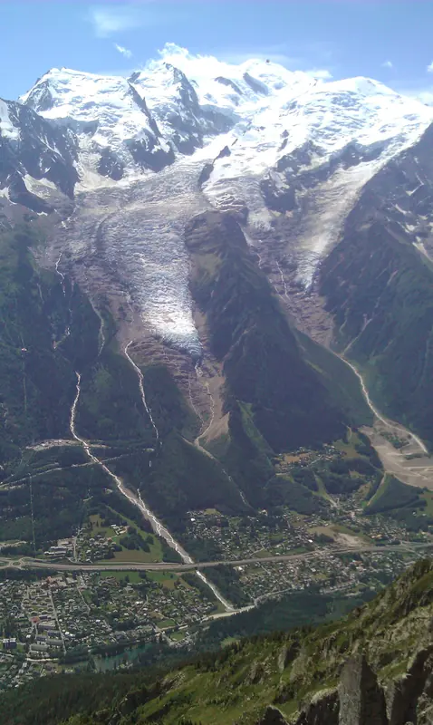 La vallée vue d’en haut, au pied des glaciers
