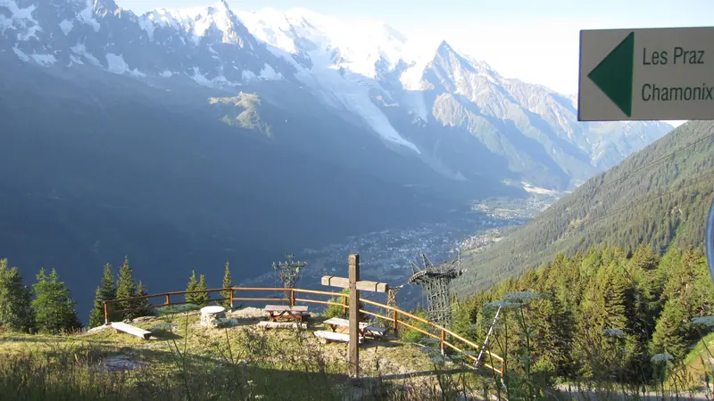 La vallée en contrebas, le panneau Les Praz
