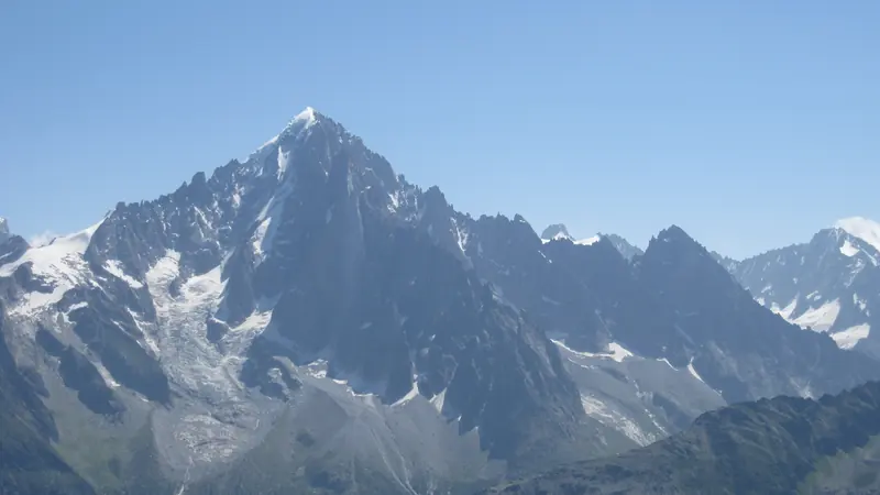 Une pointe rocheuse élancée
