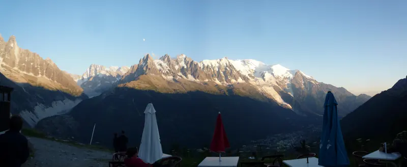 Le massif aux premières lueurs